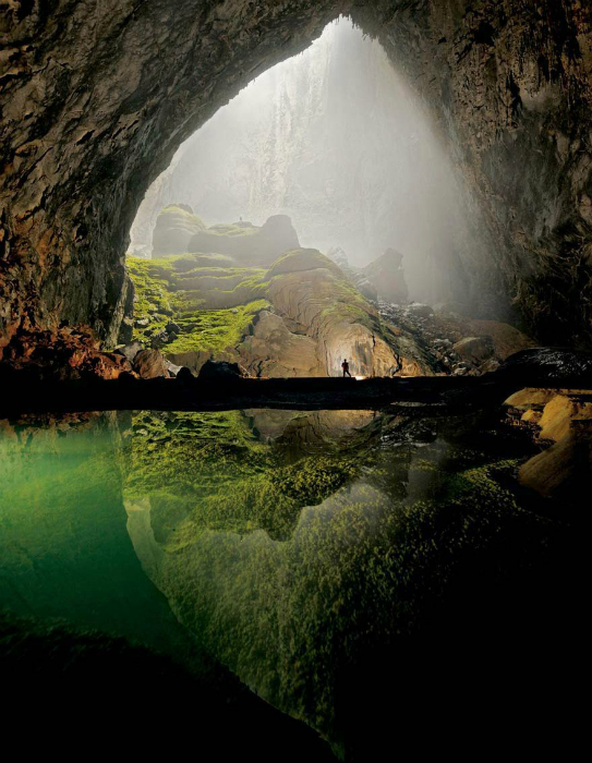 Крупнейшая пещера в мире, которая находится в самом сердце национального парка Фонгня-Кебанг в провинции Куангбинь.
