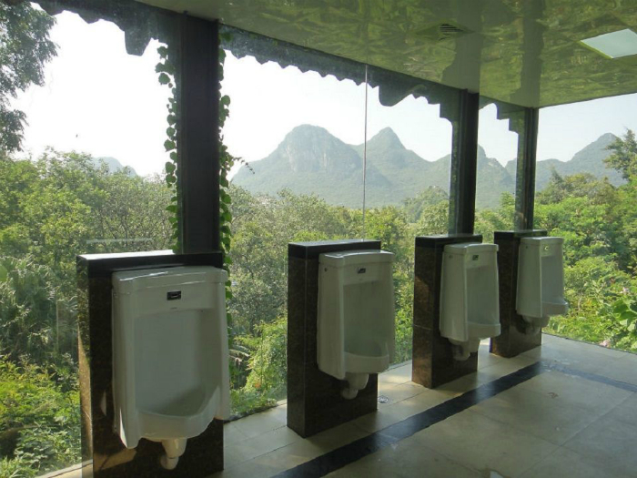 Общественный туалет в Китае.