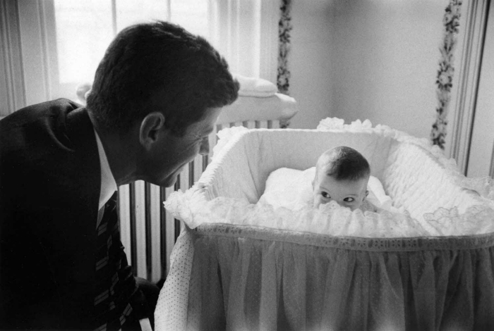 35-й президент Америки и его маленькая дочка Кэролайн, 1958 год.