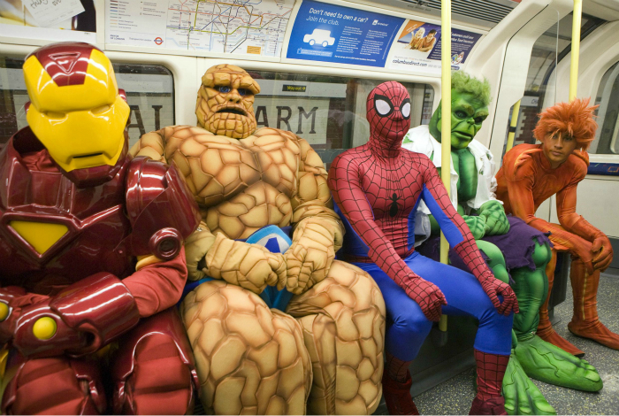 Супергерои в вагоне метро.