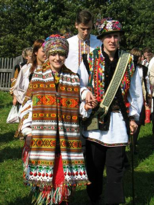 Гуцульские традиционные наряды.