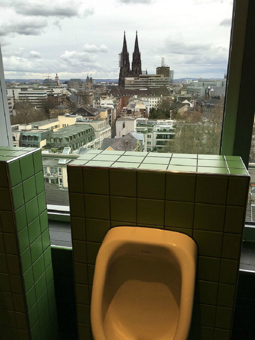 Туалет в Кельне, Германия.