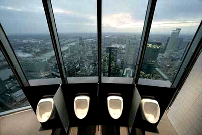 Туалет во Франкфурте, Германия.