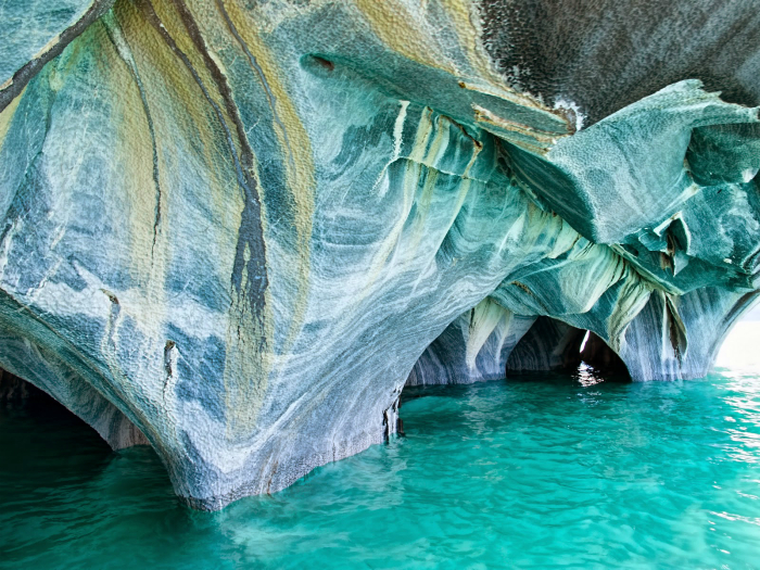 Пещеры, которые были сформированы морскими волнами около шести тысяч лет назад в центре озера Буэнос-Айрес.