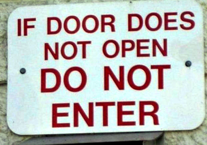 «Если дверь не открывается, не входите».
