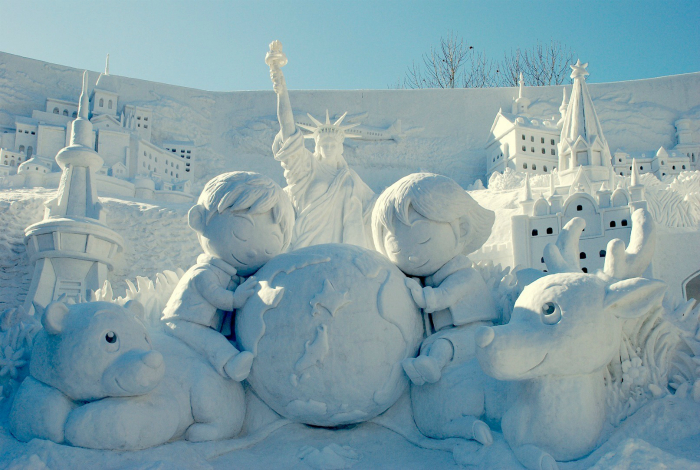Сказочная снежная композиция о детстве.