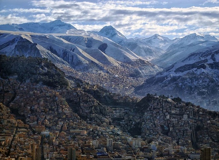 Ла-Пас - самый высокогорный город планеты, и приезжающие сюда должны знать об особенности, чтобы подготовиться к акклиматизации на такой значительной высоте.