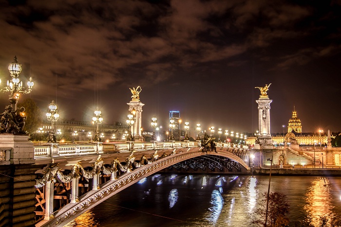 Ночной прекрасный Париж не оставит равнодушным никого после прогулки по городу в вечернее время.