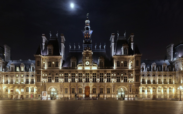 Ночной Люксембургский дворец в вечернее время по-особенному прекрасен, построен он в 1615-1631 гг. в Люксембургском саду в Париже.