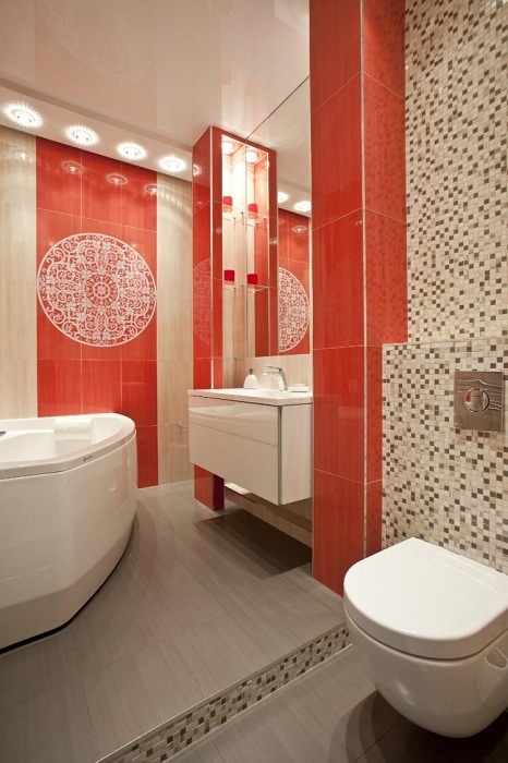 Дуже красивий настінний орнамент, що створює певний шарм у ванній кімнаті.