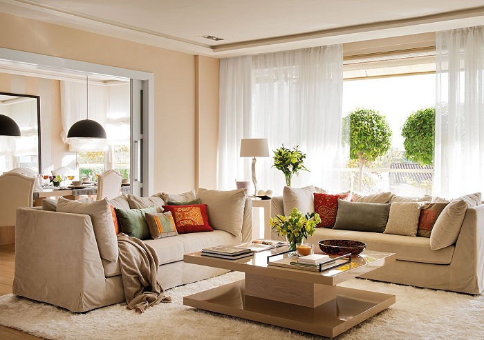 Цікавий приклад декору вітальні кутовим диваном, що створить оптимальний дизайн кімнати.