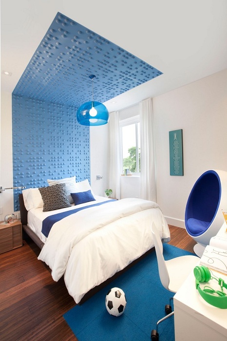 Оформлення спальної з синіми елементами, порадує око і створить затишну атмосферу.