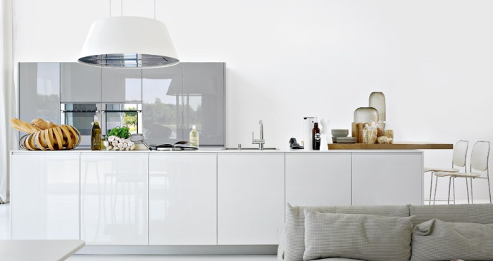 Біла кухня - варіант для всіх інтер'єрних стилів. 